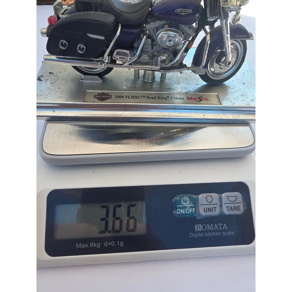 Maisto Harley-Davidson 2000 FLHRC Road King Classic Diecast Model on Base